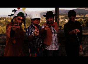 Parte del equipo de K2K "actuando" en el ner eguna